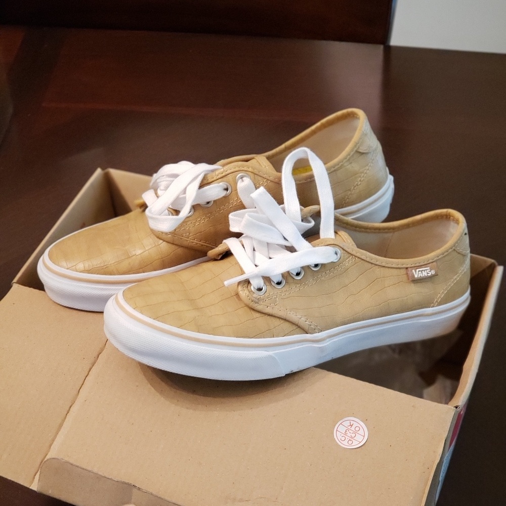 Shoes - Picture 2 of 2
